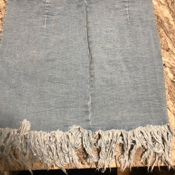 Light blue jeans skirt fringed ripped bottom - Picture 4 of 6